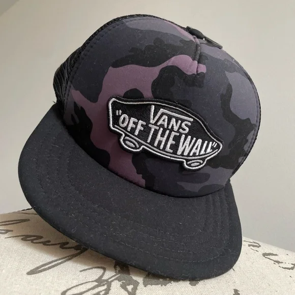 Cap Vans Classic Patch Trucker Plus - black plum NWOT - Picture 2 of 2
